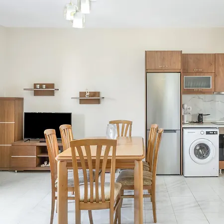 Apartament Akrogiali And *