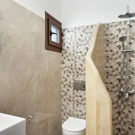 Apartament Akrogiali And *